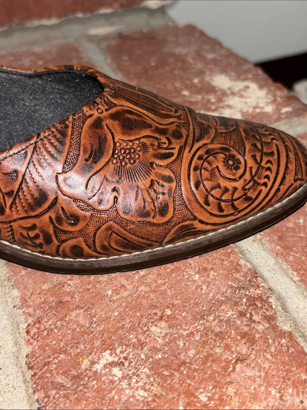 Vintage Tic Tac Toes Embossed Tooled Leather Floral Detail Made in USA Size 9